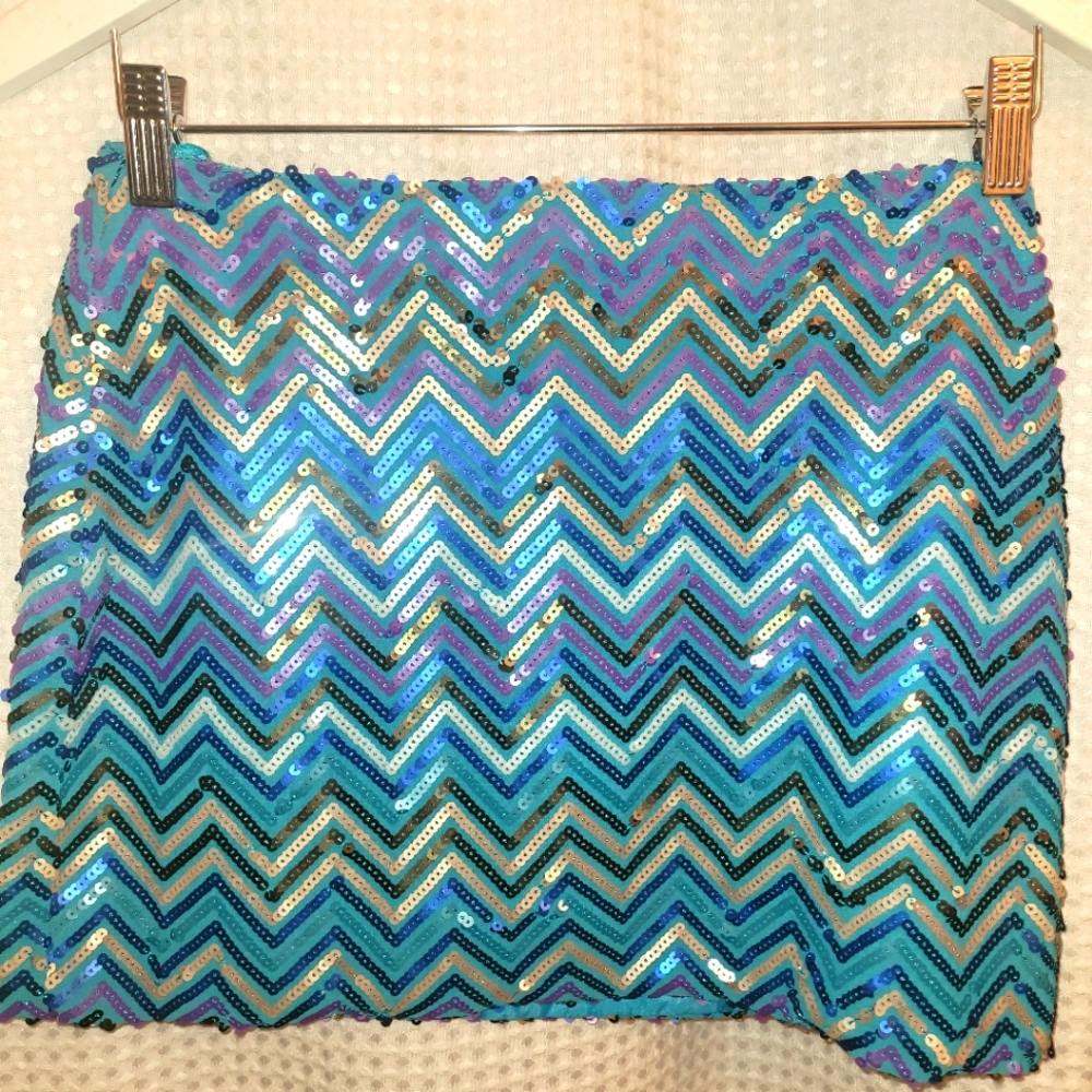 TEAL ZIG ZAG PATTEN SEQUIN MINISKIRT